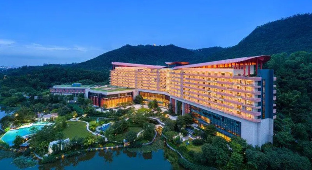 Четырёхместный номер Standard с видом на горы Four Points by Sheraton Guangdong, Heshan
