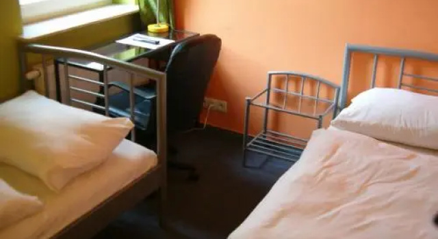 Hostel Poznan Petit, Забронировать Хостел Хостелы Познани, рядом с Башня Андерсия, Хостел
