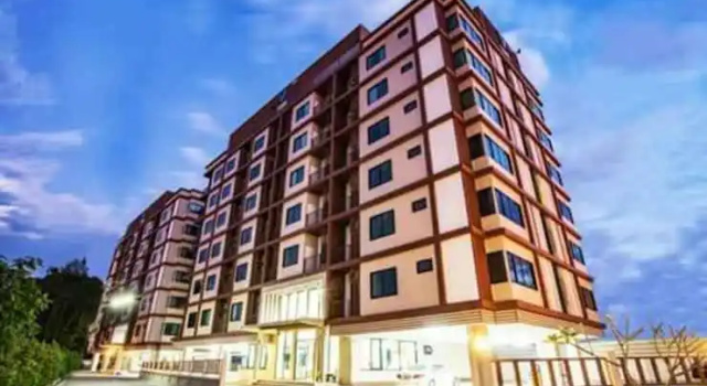OYO 338 V-Twin Donjan Service Apartment, Забронировать Апартаменты/квартира Отели провинции Чианг Мая с парковкой, Парковка