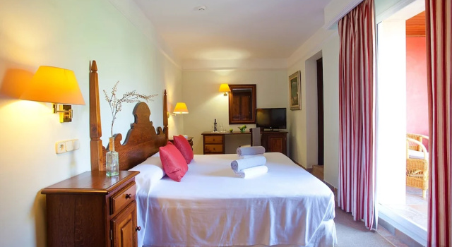 Двухместный номер Standard с балконом Hotel Cala Sant Vicenç - Adults Only