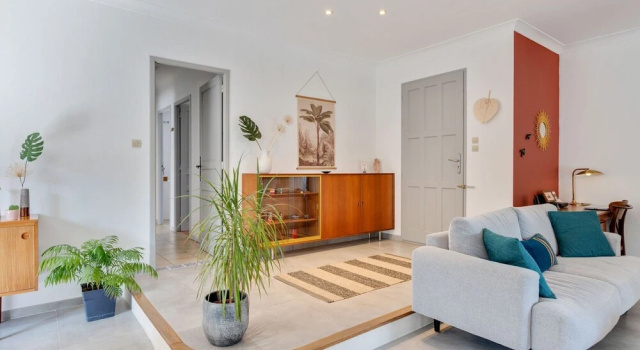 Luxury Modern Villa With Private Pool and Enclosed Garden in the Heart of the Vaucluse, Забронировать Вилла Отели Mont Ventoux с парковкой, Парковка