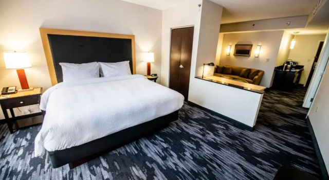 Четырёхместный люкс c 1 комнатой Racetrack Road Hotel