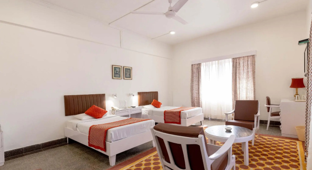 Номер Executive West End Hotel