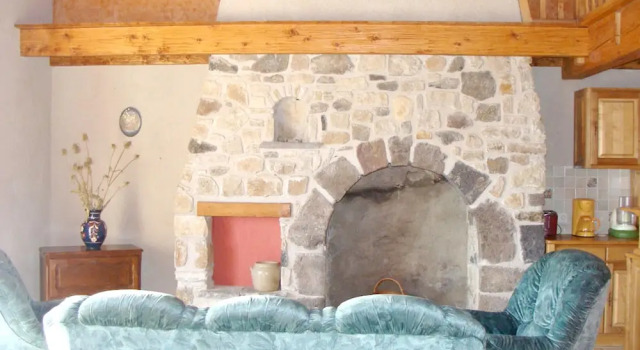 Property With 5 Bedrooms in Rentières, With Wonderful Mountain View, Enclosed Garden and Wifi - 39 km From the Slopes, Забронировать Отель Рантьер Пюи-де-Дом