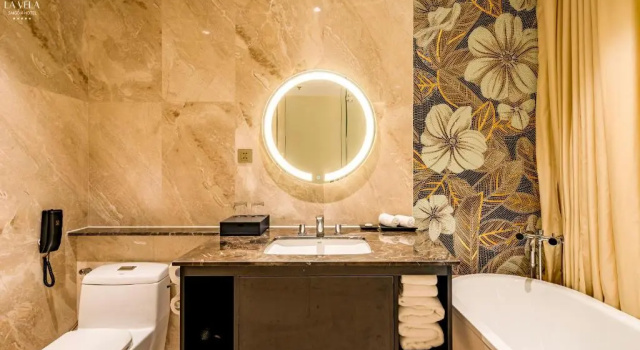 Двухместный номер Deluxe La Vela Saigon Hotel