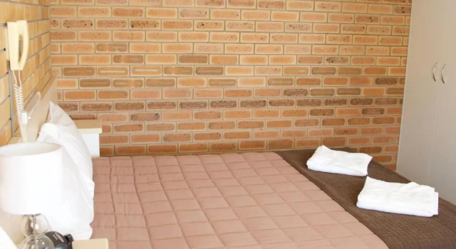 Четырёхместный номер Standard Buckaroo Motor Inn