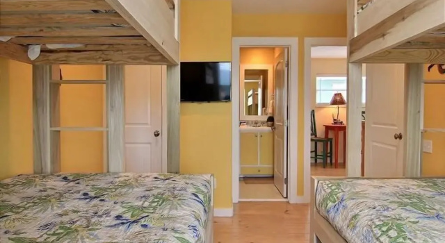 Коттедж с 4 комнатами с балконом и с красивым видом из окна Port A Escapes Vacation Rentals