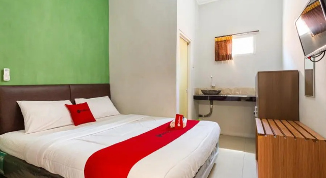 RedDoorz near Juanda International Airport 2, Varaa Bed and Breakfast East Java hotellit, joissa on pysäköinti, Pysäköinti