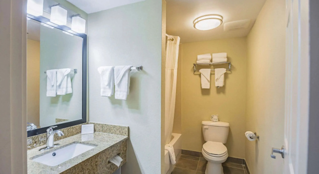 Четырёхместный номер Standard Quality Inn & Suites Hagerstown