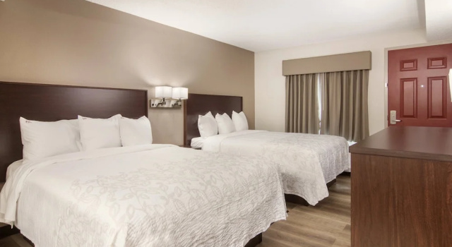 Номер Deluxe Red Roof Inn PLUS & Suites Erie