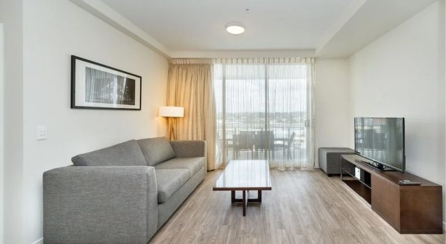 Апартаменты с 2 комнатами с балконом и с видом на город Empire Apartment Hotel Rockhampton