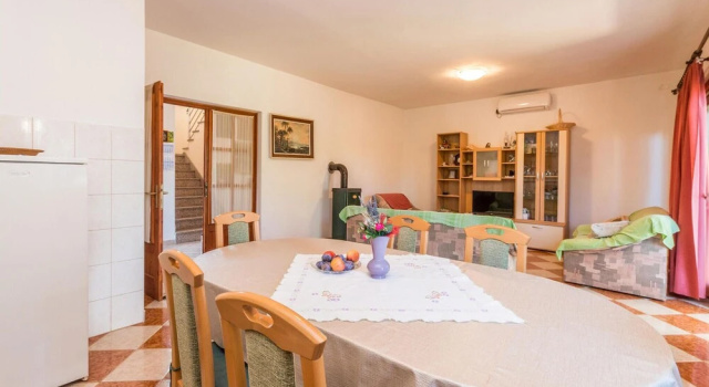 Nice Home In Sukosan With Kitchen