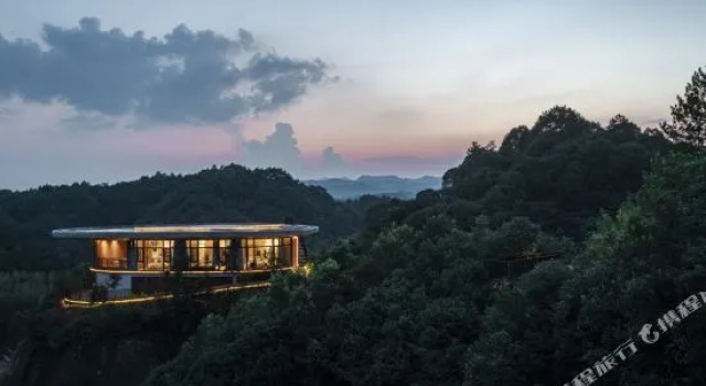 Zizai Pingjiang Wild Luxury Resort, Забронировать Курортный отель Отели Юэян 5 звезд, 5*