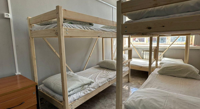 Cama en dormitorio compartido 555