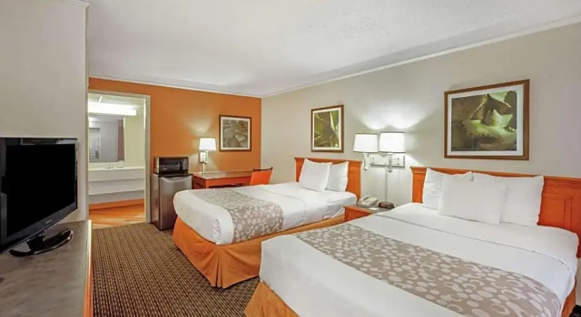 Люкс c 1 комнатой La Quinta Inn Houston Greenway Plaza