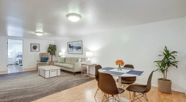 Walk to Shops at Belmar: Denver Area Home Base, Забронировать Апартаменты/квартира Лейквуд Колорадо