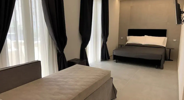 Трёхместный номер Standard с балконом и с частичным видом на море Hotel Commodore