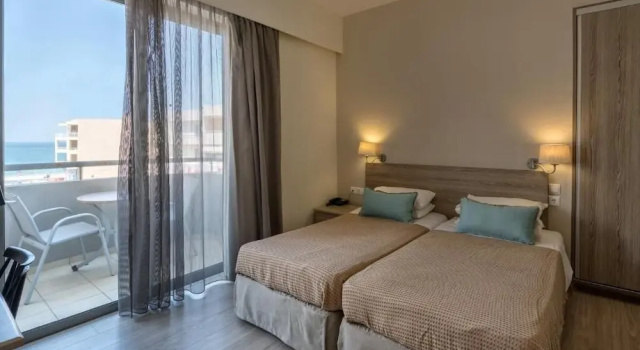 Студия с балконом Icarus Suite Apartments