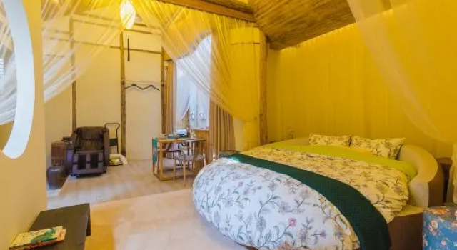 Люкс Deluxe Yueshang Zen Space Homestay (Tongli Ancient Town Branch)