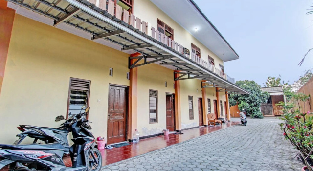 SPOT ON 93007 Guest House Lestari