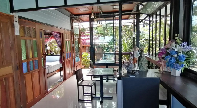 Sun smile(cafe & homestay), Брондау Қонақ үй Убонратчатхани Ubon Ratchathani