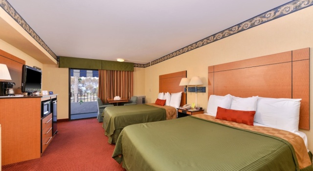 Четырёхместный номер Standard с балконом Travelodge by Wyndham San Clemente Beach