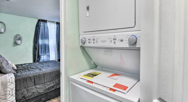 1 Mi to Uta: Arlington Elm Cottage w/ Fenced Yard, Забронировать Дом для отпуска Виллы Арлингтон, Вилла