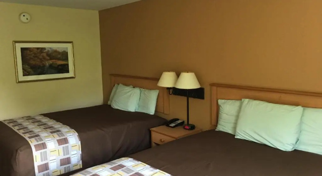 Четырёхместный номер Standard Hometown Inn-Soddy Daisy