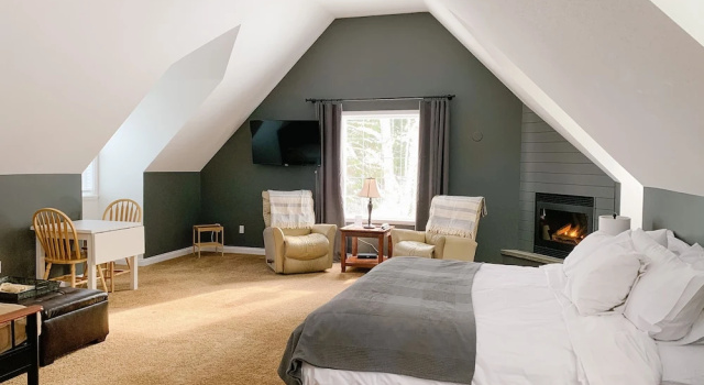 Люкс Deluxe The Inn at the Ninth Hole Bed & Breakfast