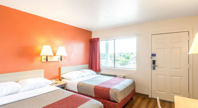 Четырёхместный номер Standard Motel 6-Redding, CA - Central