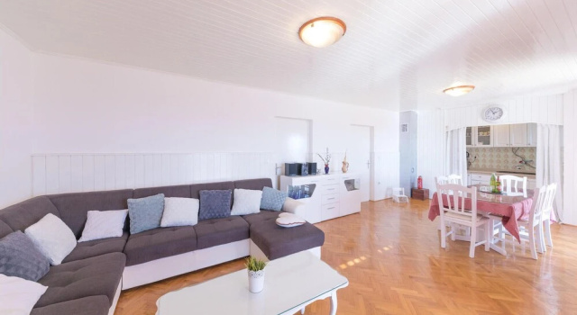 Amazing Home in Kastel Stari With Wifi and 2 Bedrooms, Varaa Hotelli Rudine Split-Dalmatia County