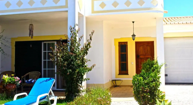 Bella & Gordinho GuestHouse, Забронировать Отель Лагуш Барловенто