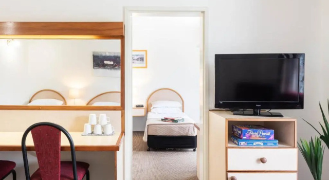 Семейный люкс с 2 комнатами Longreach Motor Inn