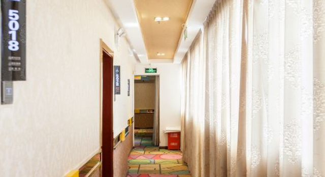 Shell Hotel Huanggang Luotian County Wanmizhai Boulevard