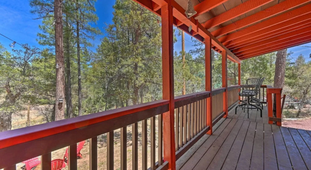 Cabin in Tonto National Forest: Deck & Views, Забронировать Дом для отпуска Отели Пайн с парковкой, рядом с Myra's Art Gallery, Парковка