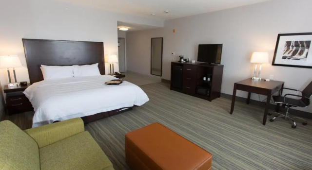 Номер Standard Hampton Inn by Hilton Lloydminster