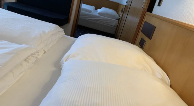 Четырёхместный семейный номер Standard с балконом Karaman Group Hotel