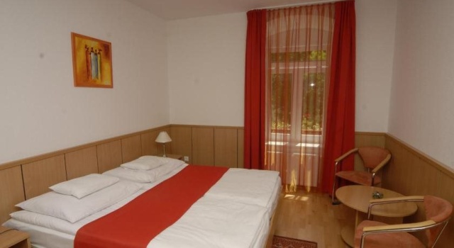 Park Hotel, Забронировать Отель Надьатад Шомодь