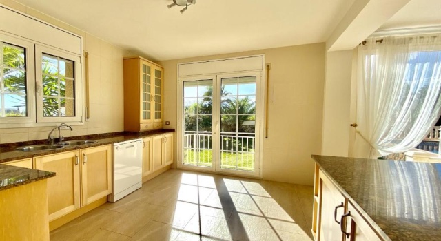 Villa Montserrat 4bedroom with sea and mountain views & air-conditioning & private swimming pool, Забронировать Вилла Отели Ла-Амеллья-де-Мар с бассейном, Бассейн