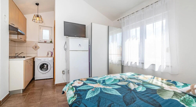 Beautiful Apartment in Posedarje With Wifi and 4 Bedrooms