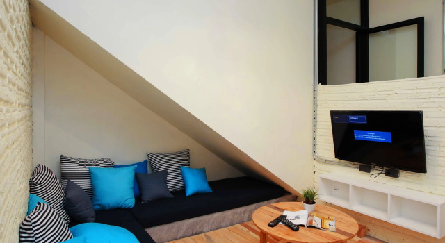 2W Cafe & Hostel, Забронировать Хостел Пхукет Таун Пхукет, рядом с Краеведческий музей Чинпрача