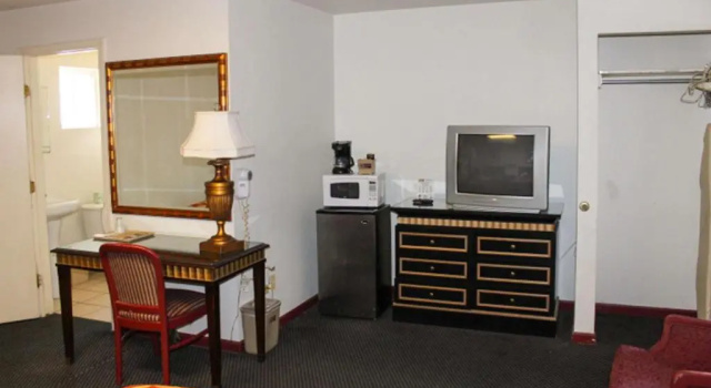 Четырёхместный номер Standard Golden Wheat Budget Host Inn Junction City