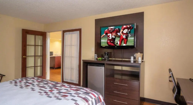 Двухместный люкс Red Roof Inn & Suites Indianapolis Airport