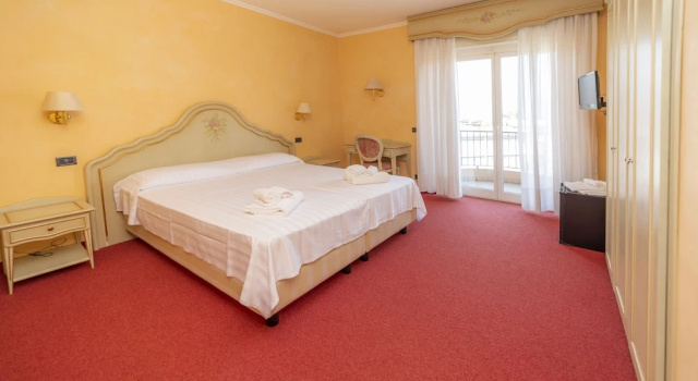 Двухместный номер Superior с балконом и с видом на озеро Hotel Della Torre