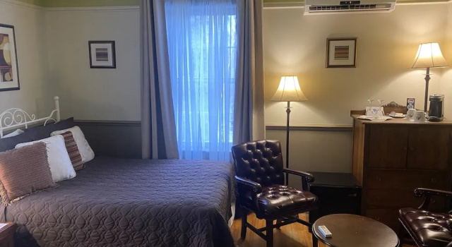 Четырёхместный номер Classic с видом на сад Au Manoir de la rue Merry