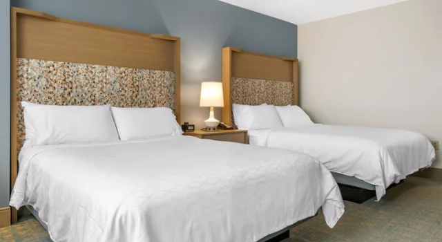 Четырёхместный номер Standard Holiday Inn Orlando – Disney Springs® Area by IHG