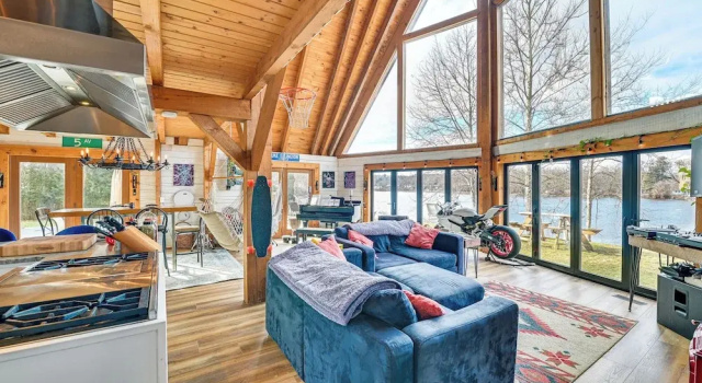 Riverfront A-frame Cabin in Troy w/ Pool & Dock!, Забронировать Дом для отпуска Трой 