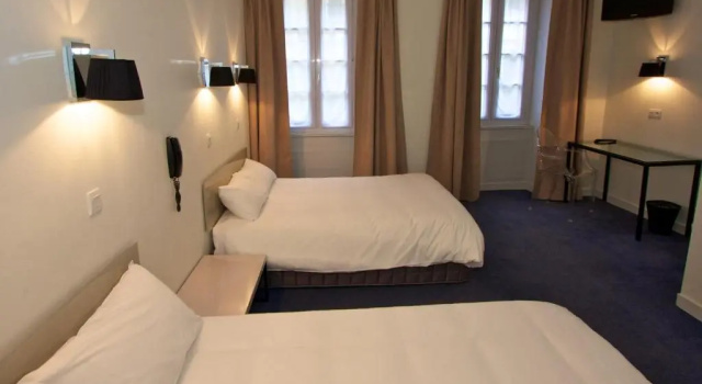 Четырёхместный семейный номер Standard Hôtel Henri IV