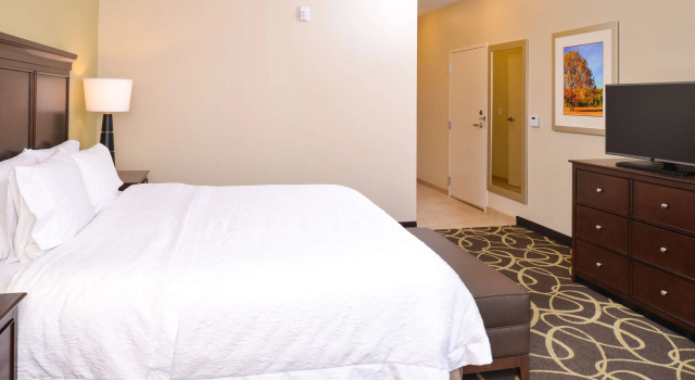 Hampton Inn Omaha Midtown-Aksarben, Забронировать Отель Омаха штат Небраска, рядом с Стадион Baxter Arena
