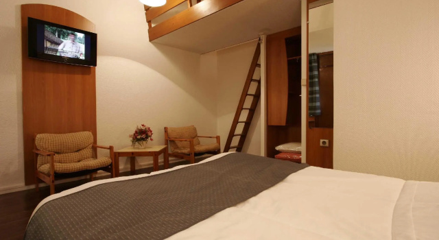 Четырёхместный номер Standard Hotel Kyriad Reims Est Parc des Expositions